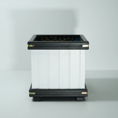 Siyah Beyaz Ayaklı Küçük Kare Saksı