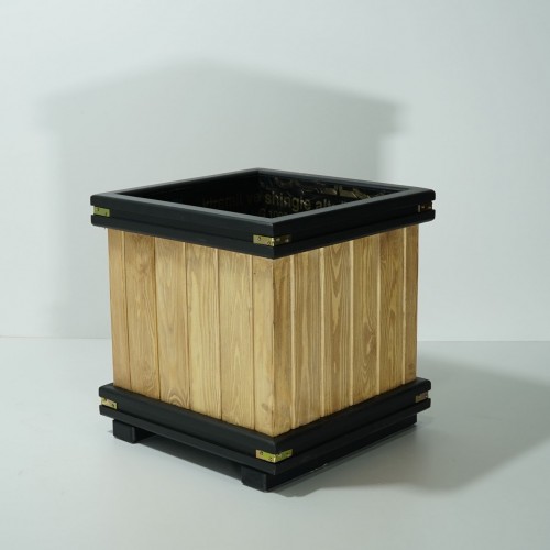 Sade Siyah Ayaksız Kare Saksı